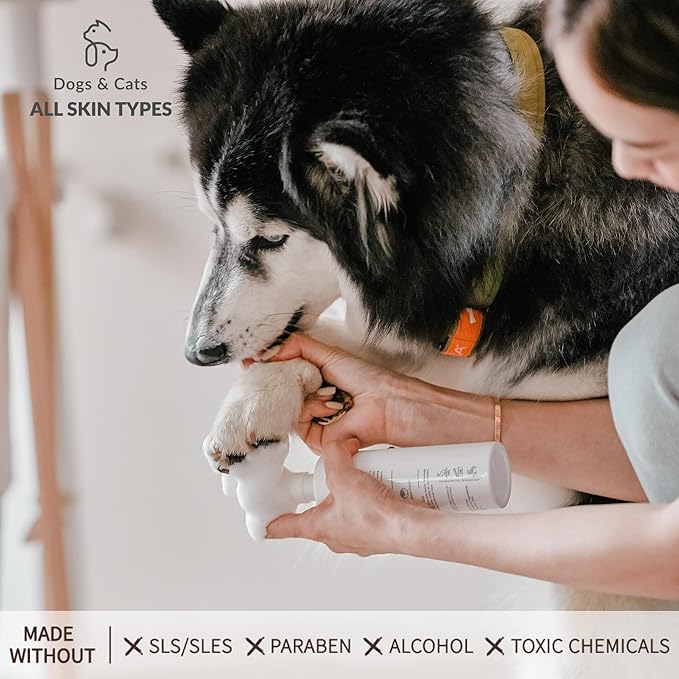 YUKIMI Premium Amino Acid Paw Cleanser with Silicone Bristle Brush for Dogs & Cats 5.0 Fl