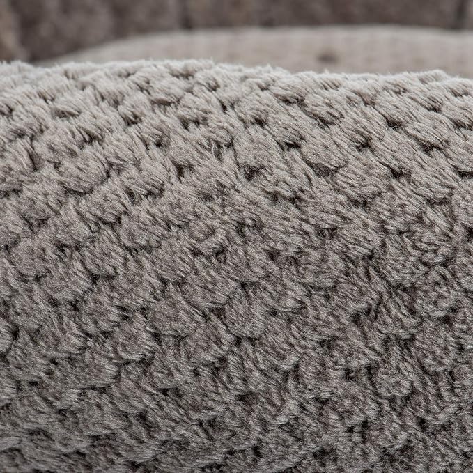 WONDER MIRACLE Fuzzy Deluxe Pet Beds (24" x 24", Eagle