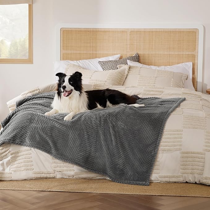 Bedsure Dog Blanket for Large Dogs Washable 300GSM Coral 60x80IN