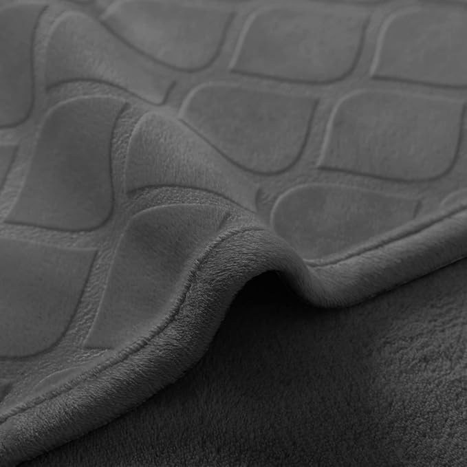 fuguitex Waterproof Dog Blanket Bed Cover Dog Crystal Velvet Moroccan Fuzzy Cozy Plush Pet Blanket Throw Blanket for Couch Sofa(68 * 82 inch