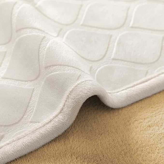 fuguitex Waterproof Dog Blanket Bed Cover Dog Crystal Velvet Moroccan Fuzzy Cozy Plush Pet Blanket Throw Blanket for Couch Sofa(82 * 102 inch