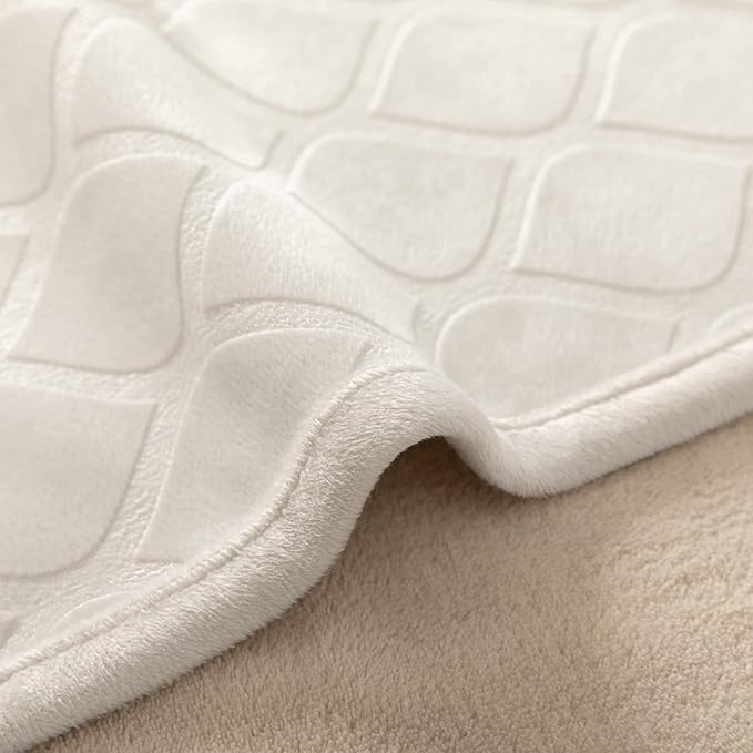 fuguitex Waterproof Dog Blanket Bed Cover Dog Crystal Velvet Moroccan Fuzzy Cozy Plush Pet Blanket Throw Blanket for Couch Sofa(30 * 70 inch