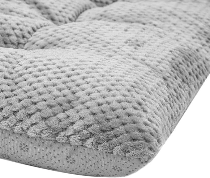 WONDER MIRACLE Fuzzy Deluxe Pet Beds, Super Plush Dog or Cat Beds Ideal for Dog Crates, Machine Wash & Dryer Friendly (23" x 35", L-Pearl Grey)