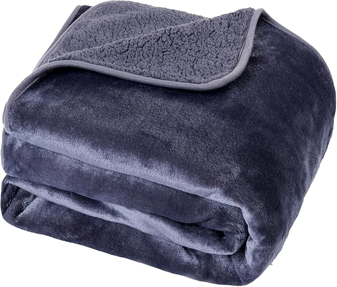 AIWEK® Waterproof Dog Blankets for Large Dogs Washable Super Soft Warm Fluffy Facecloth Sofa Car Bed Protector, Urine Proof Washable Outdoor Pet Blanket for Puppy Large Dogs & Cats 25 * 30