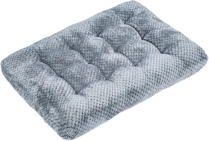 WONDER MIRACLE Fuzzy Deluxe Pet Beds, Super Plush Dog or Cat Beds Ideal for Dog Crates, Machine Wash & Dryer Friendly (22" x 30", M-Grey)