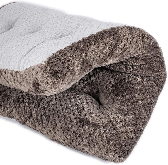 WONDER MIRACLE Fuzzy Deluxe Pet Beds, Super Plush Dog or Cat Beds Ideal for Dog Crates, Machine Wash & Dryer Friendly (22" x 30", M-Eagle Grey)