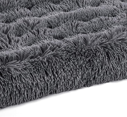 WONDER MIRACLE Fuzzy Deluxe Pet Beds, Super Plush Dog or Cat Beds Ideal for Dog Crates, Machine Wash & Dryer Friendly (15" x 23", S2-Dark Grey)