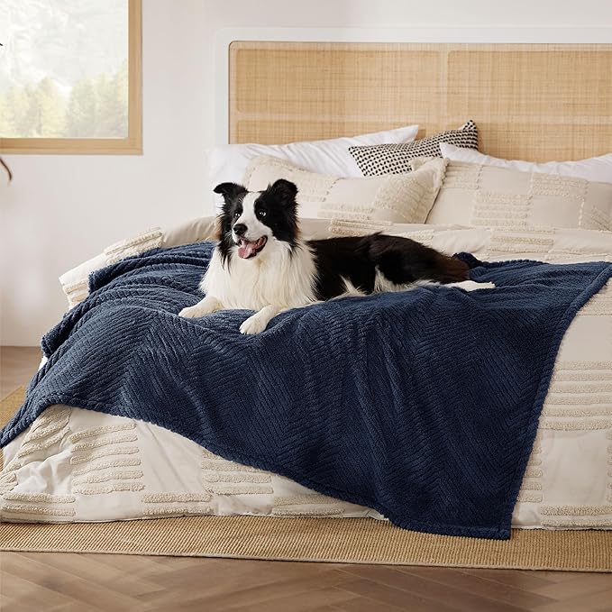 Bedsure Dog Blanket for Large Dogs Washable 300GSM Coral 50x60IN