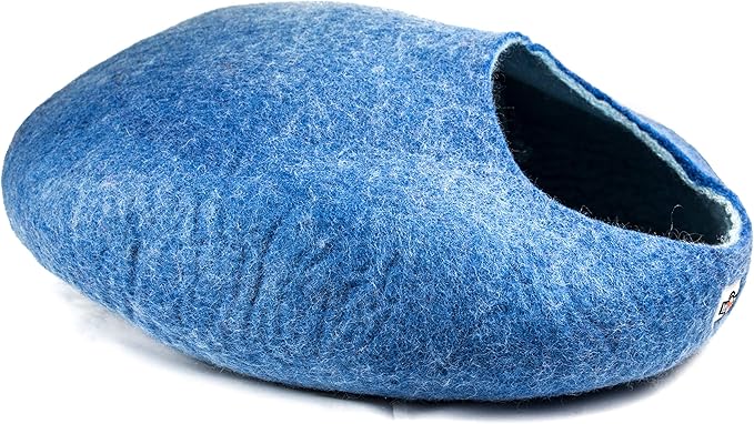 Yeti Pet Cave Pet Bed for Cats and Small Dogs, 100% New Zealand Wool, Blue