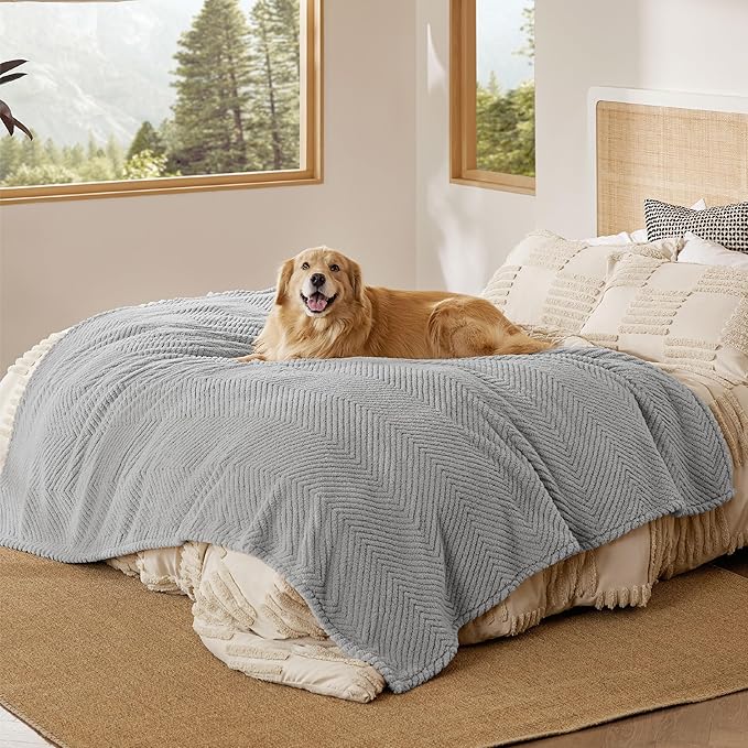 Bedsure Dog Blanket for Large Dogs Washable 300GSM Coral